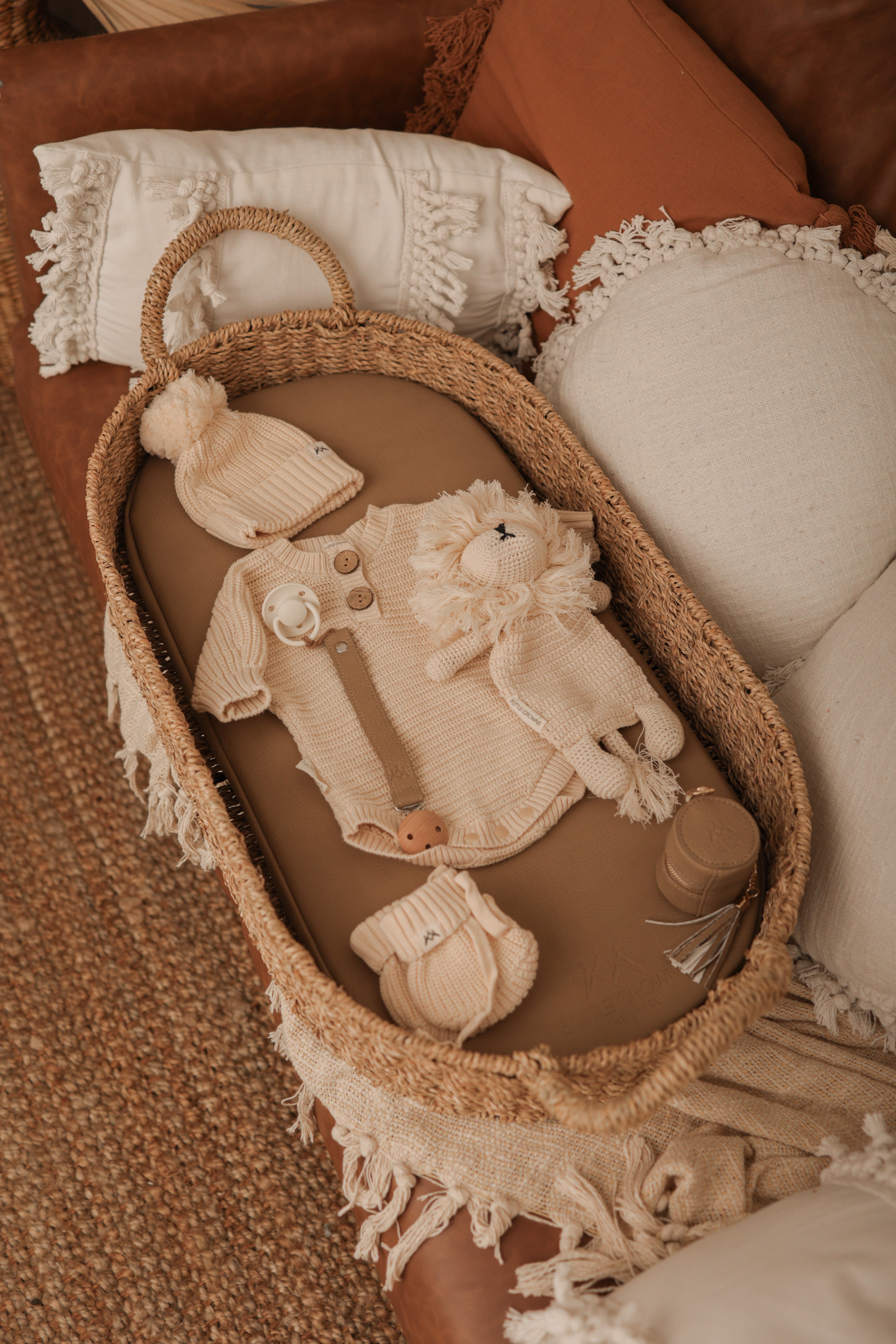 Seagrass Change Basket &amp; Pad Bundle - Oak